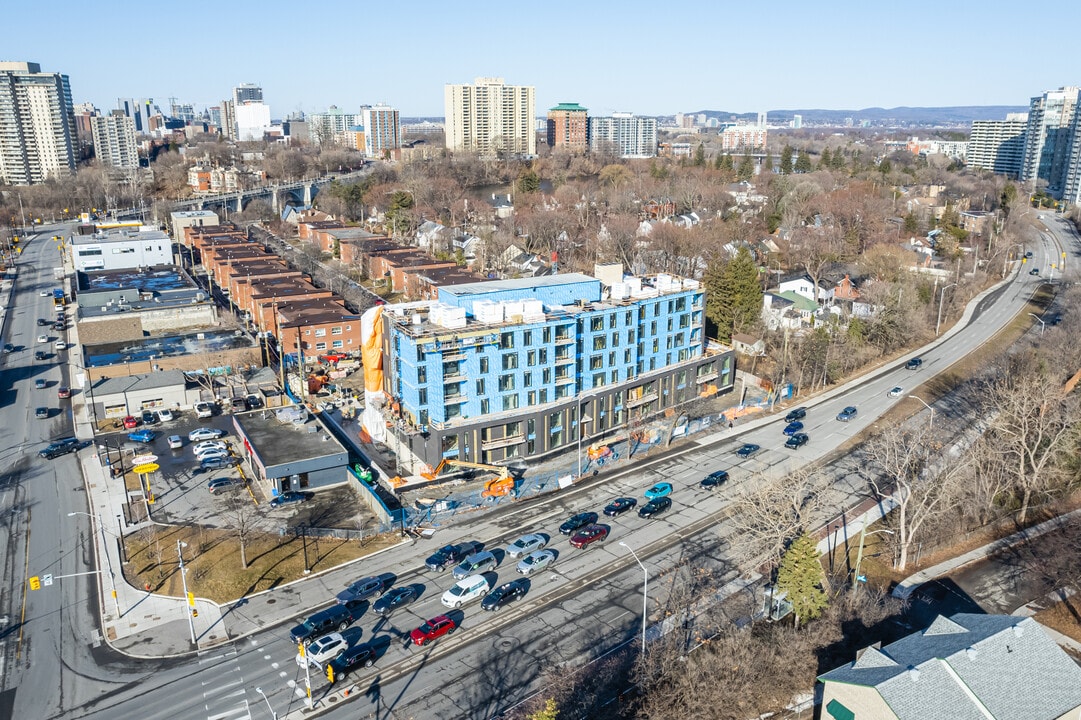 Greensway in Ottawa, ON - Building Photo