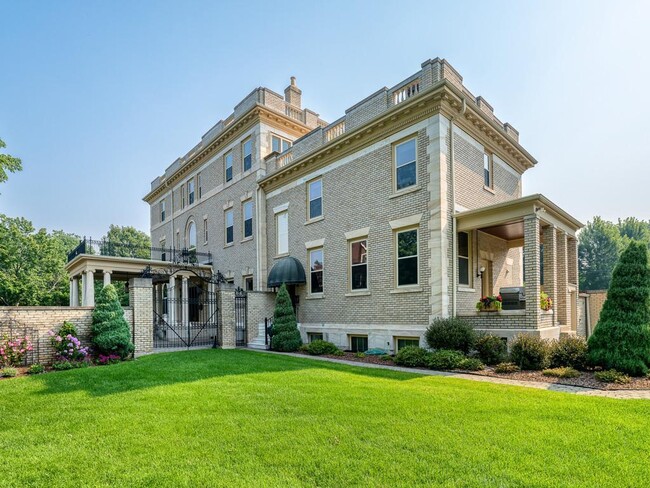 property at 808 Summit Ave