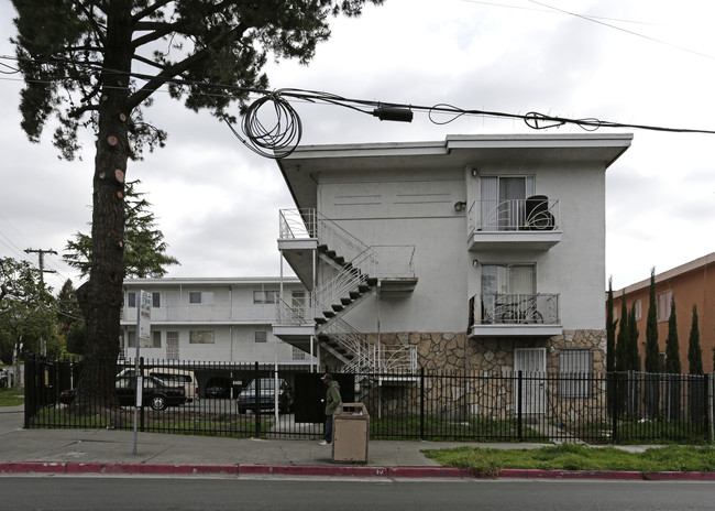 6400 Macarthur Blvd in Oakland, CA - Building Photo - Building Photo