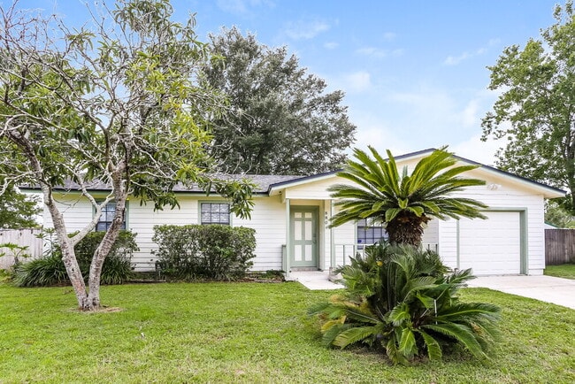 property at 8804 Falcon Trace Dr S