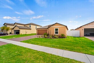 701 Carlyle Wy in Fort Pierce, FL - Building Photo - Building Photo