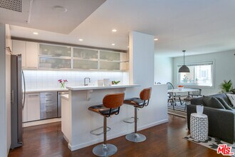 1203 N Sweetzer Ave in West Hollywood, CA - Building Photo - Building Photo