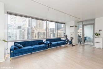 8 E Randolph St, Unit 2005 in Chicago, IL - Building Photo - Building Photo