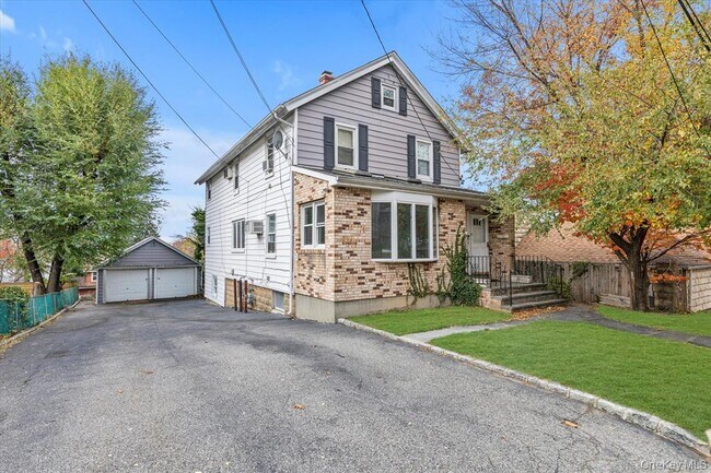 8 Jackson St in Glen Cove, NY - Foto de edificio - Building Photo