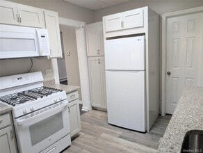 12 Railroad Ave in Chester, NY - Building Photo - Building Photo