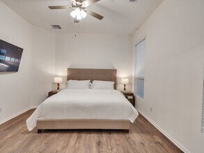 401 Magnolia Ln in Lake Jackson, TX - Foto de edificio - Building Photo
