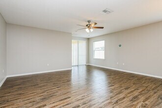 5025 Brenton Manor Ave in Winter Haven, FL - Building Photo - Building Photo