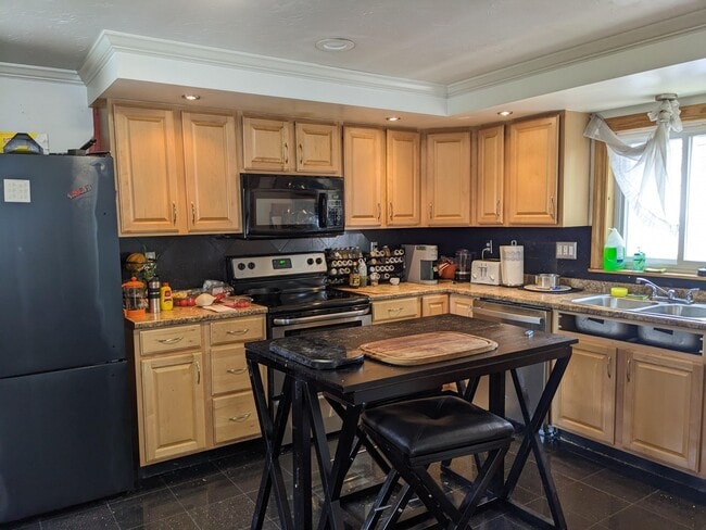 145 Pearl St, Unit 2 in Somerville, MA - Building Photo - Building Photo