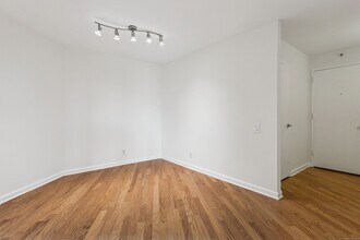 25 Forest St in Stamford, CT - Building Photo - Building Photo