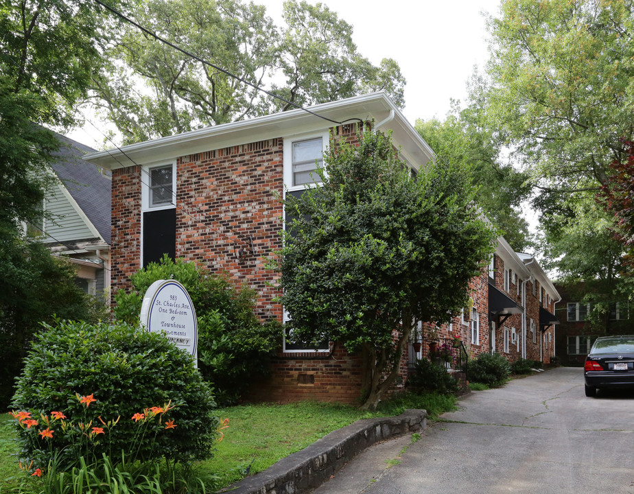 983 Saint Charles Ave NE in Atlanta, GA - Foto de edificio