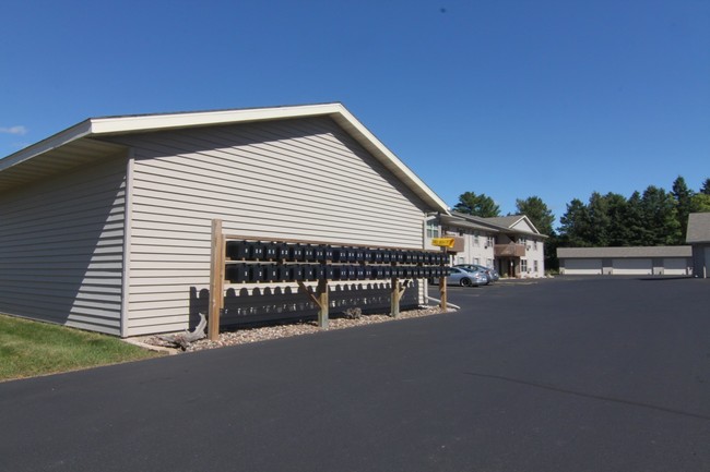 Mountain Crest in Wausau, WI - Foto de edificio - Building Photo