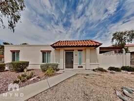 821 Joan D Arc Ave in Phoenix, AZ - Building Photo