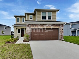 1048 Walden Pond Dr in Plant City, FL - Building Photo