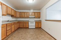 Englewood Apartments in Eau Claire, WI - Building Photo - Building Photo