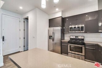 14822 Magnolia Blvd in Los Angeles, CA - Building Photo - Building Photo