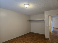 121 SW Cherry Park Rd, Unit Barclay Square in Troutdale, OR - Foto de edificio - Building Photo