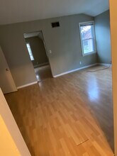 929 E Clarke St, Unit A in Milwaukee, WI - Building Photo - Building Photo