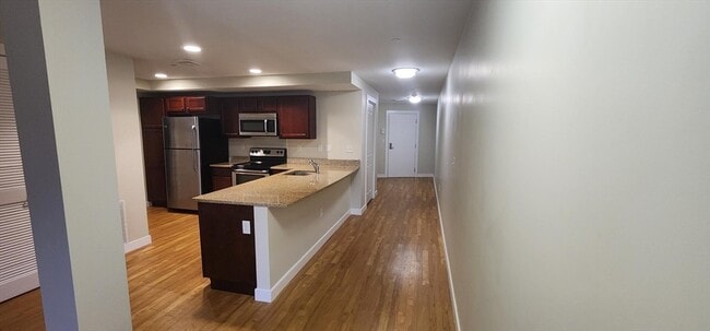 20 Pond St in Braintree, MA - Foto de edificio - Building Photo