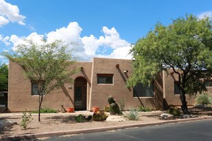 Tanque Verde Casitas in Tucson, AZ - Building Photo