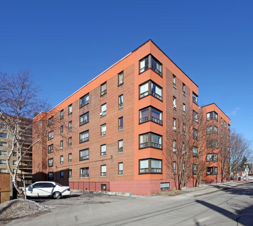 Riviera Court in Toronto, ON - Building Photo