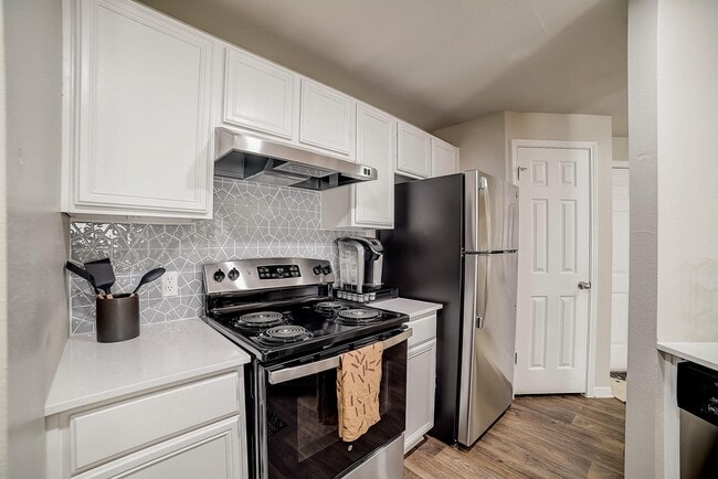 La Mirage in San Antonio, TX - Building Photo - Building Photo