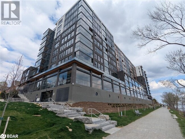 185 Dunlop St E