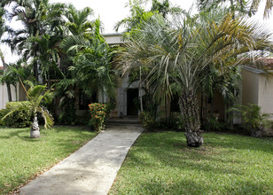 33 Phoenetia Ave in Coral Gables, FL - Building Photo - Building Photo