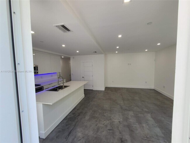 825 Michigan Ave, Unit 5 in Miami Beach, FL - Building Photo - Building Photo