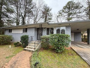 3721 Brookcrest Cir in Decatur, GA - Building Photo - Building Photo