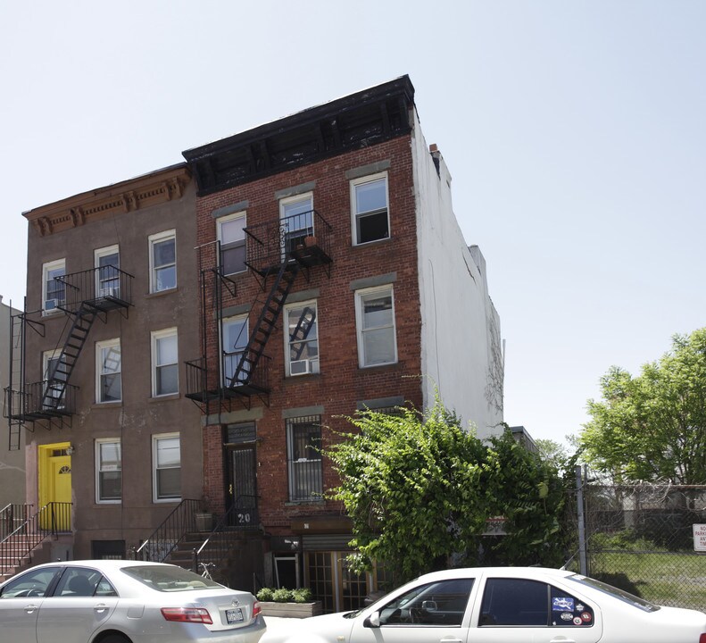 20 Carroll St in Brooklyn, NY - Building Photo