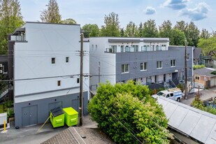 Lakewood in Vancouver, BC - Building Photo