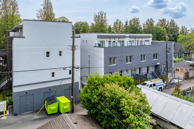 Lakewood in Vancouver, BC - Building Photo - Building Photo