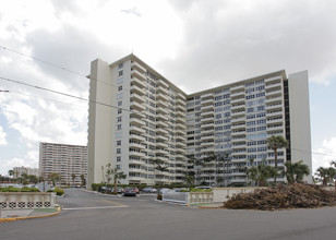 Coral Ridge Towers in Fort Lauderdale, FL - Building Photo - Building Photo