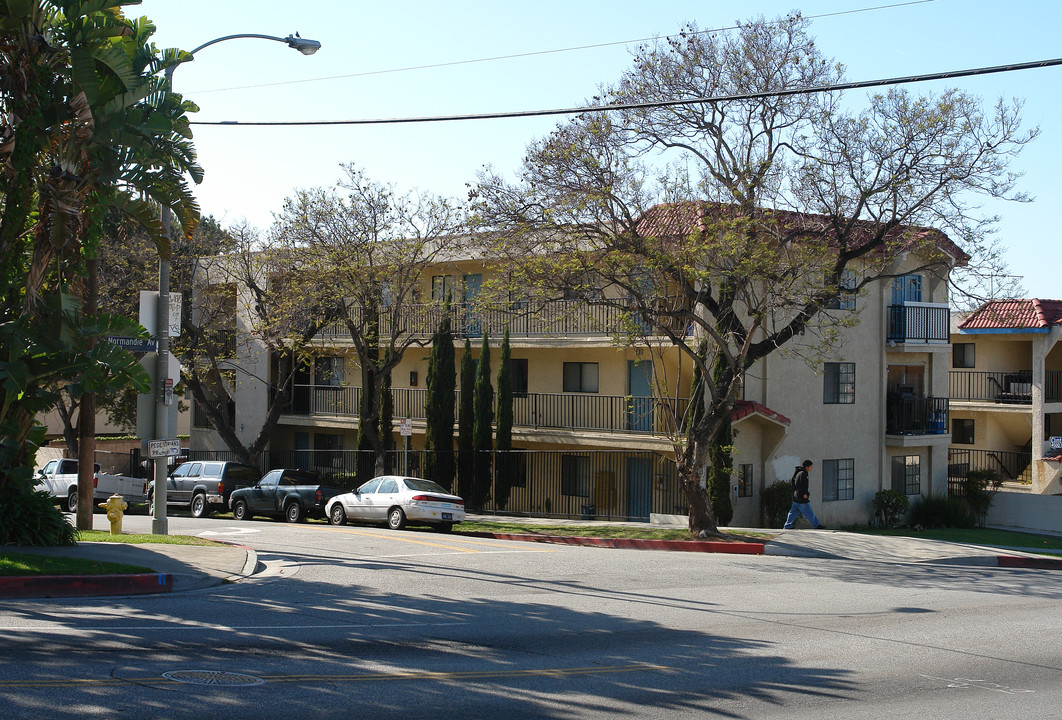 549 N Normandie Ave in Los Angeles, CA - Foto de edificio