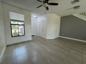 2037 Oysterwood Ln in Riviera Beach, FL - Building Photo - Building Photo
