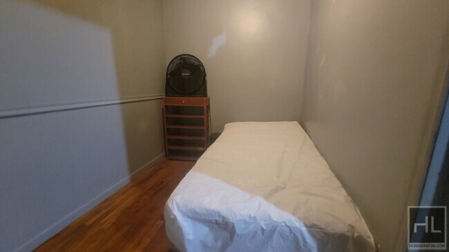 571 Jerome St-Unit -2 in Brooklyn, NY - Building Photo - Building Photo