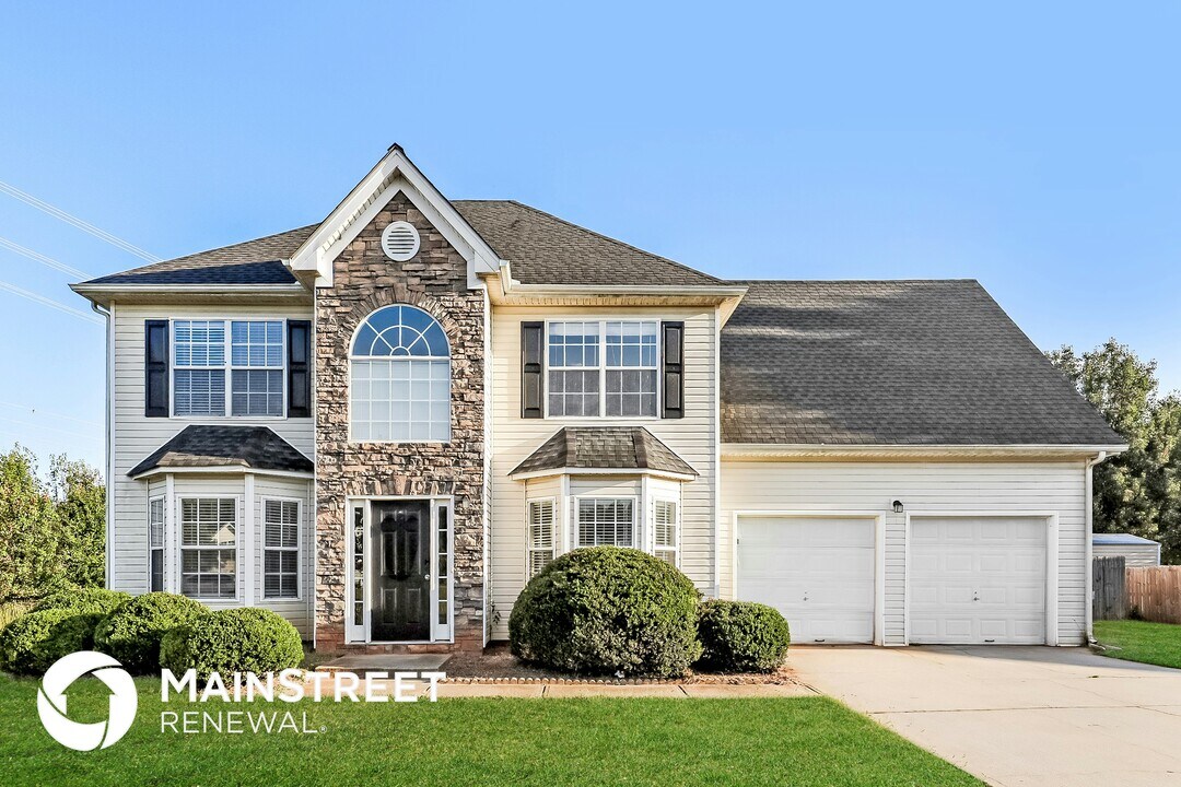 372 Kimberwick Ct in Hampton, GA - Building Photo