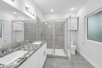 4675 Bellfort Ave in Houston, TX - Building Photo - Building Photo