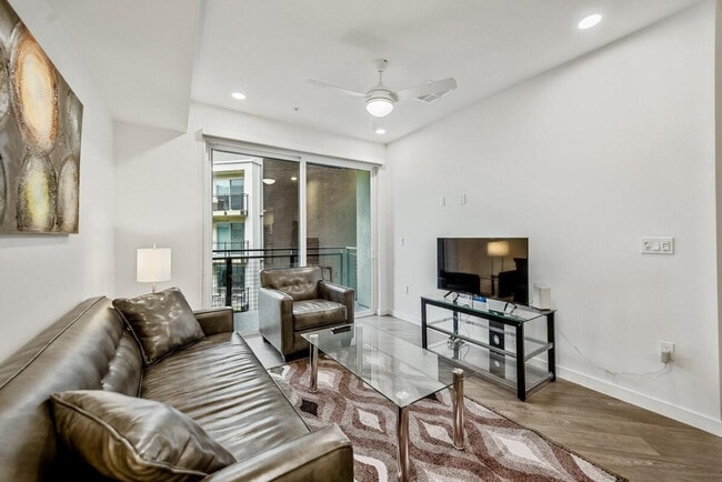 375 Camino De La Reina