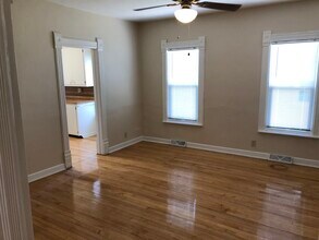 24 W 12th Ave, Unit 24 12th in Oshkosh, WI - Building Photo - Building Photo