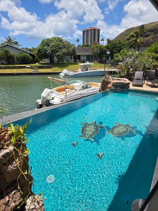 320 Awini Pl in Honolulu, HI - Building Photo