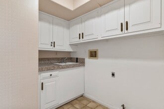 7656 Boca Raton Dr in Las Vegas, NV - Foto de edificio - Building Photo