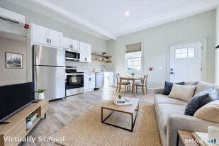 29 E Main St in Canaan, CT - Building Photo