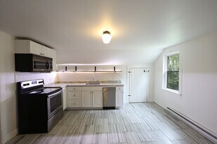 6 Hammersley Ave, Unit 3 in Poughkeepsie, NY - Building Photo