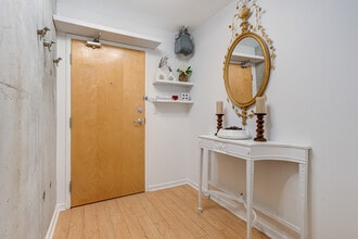 388 Richmond St W in Toronto, ON - Building Photo - Building Photo