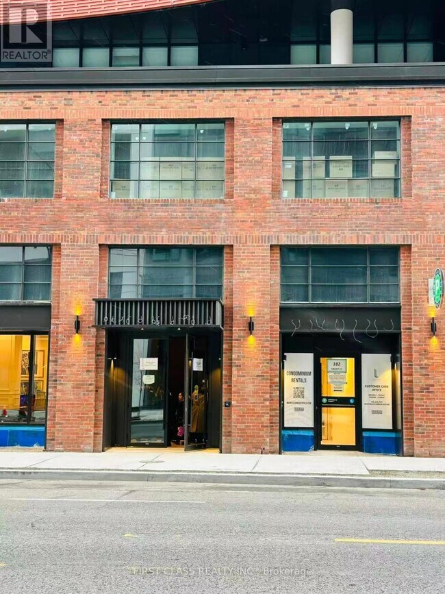 180 Front St E in Toronto, ON - Building Photo - Building Photo