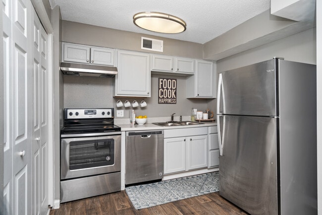 Woodland Hollow in Charlotte, NC - Building Photo - Building Photo