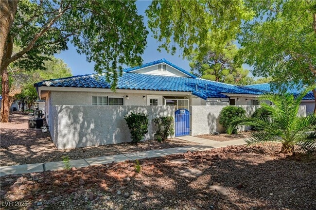 2040 Willowbury Dr in Las Vegas, NV - Building Photo - Building Photo