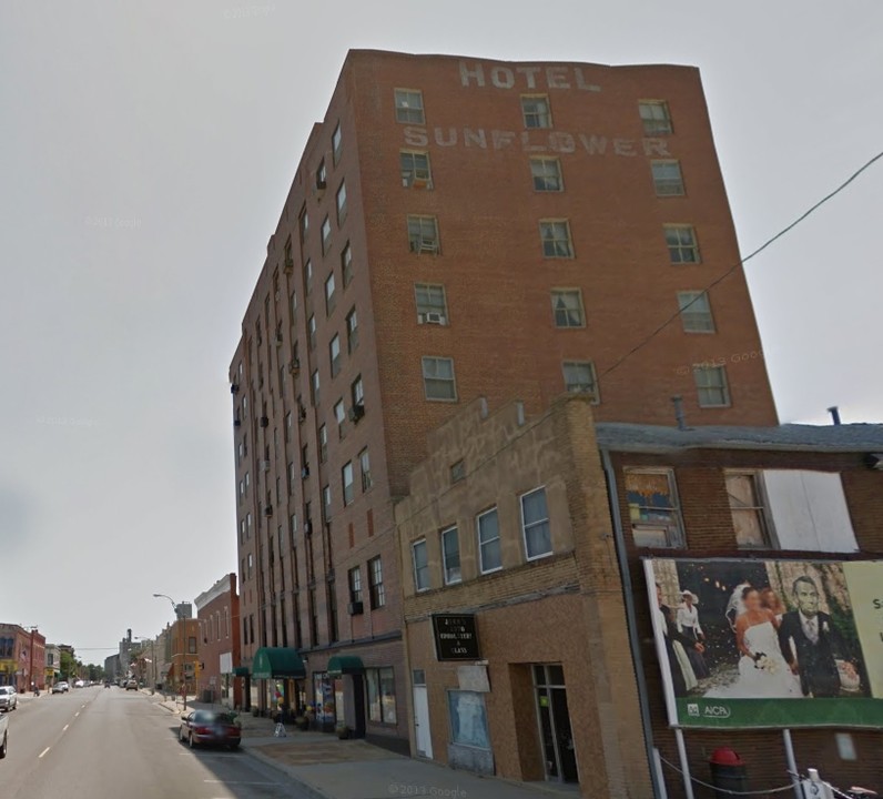 Sunflower Apartments in Abilene, KS - Foto de edificio