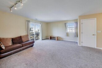 2122 Southwind Cir in Schaumburg, IL - Building Photo - Building Photo